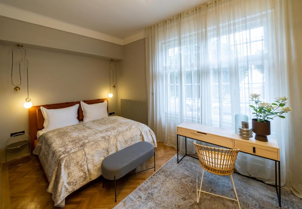 Nest Hotel Дьор Екстериор снимка