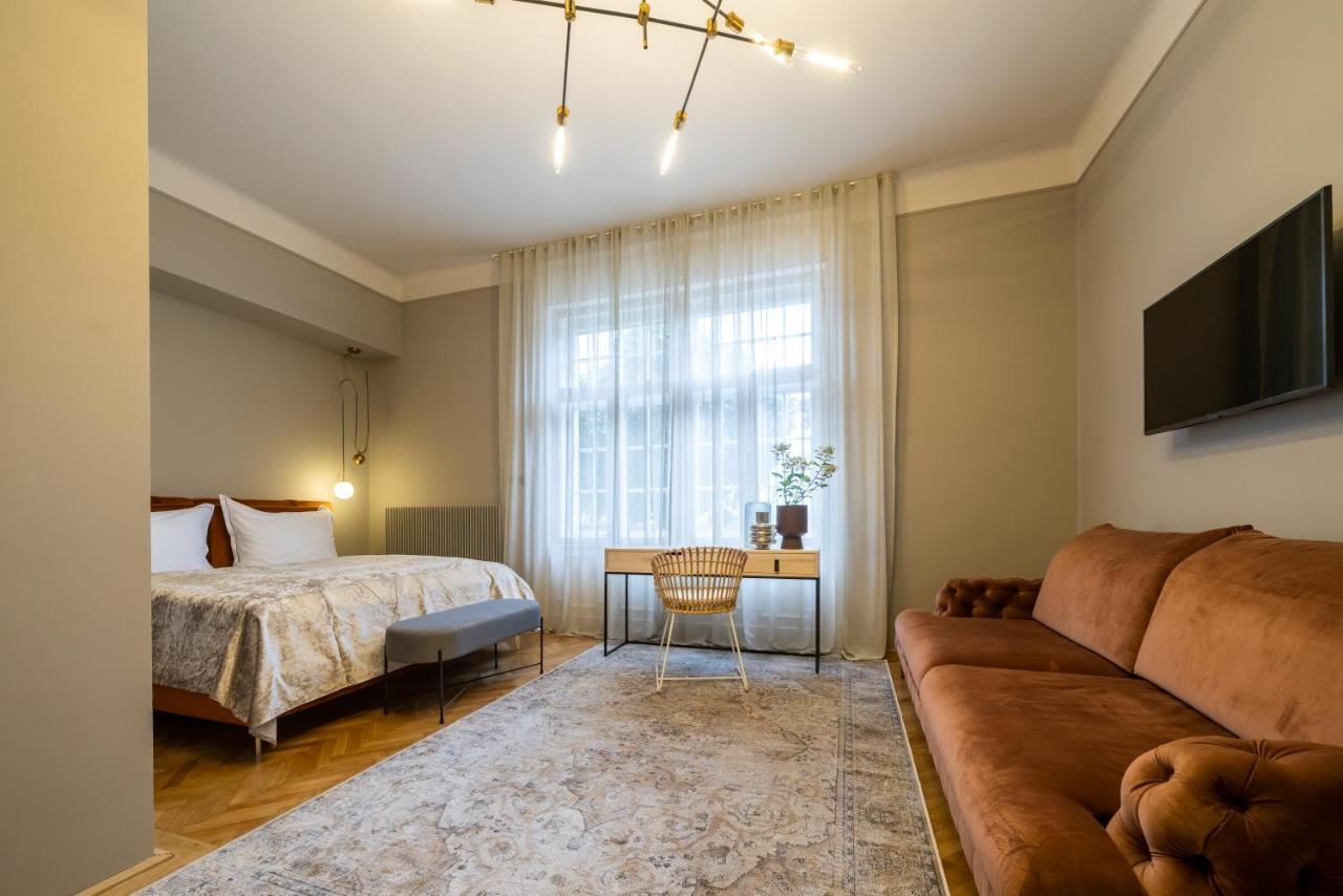 Nest Hotel Дьор Екстериор снимка