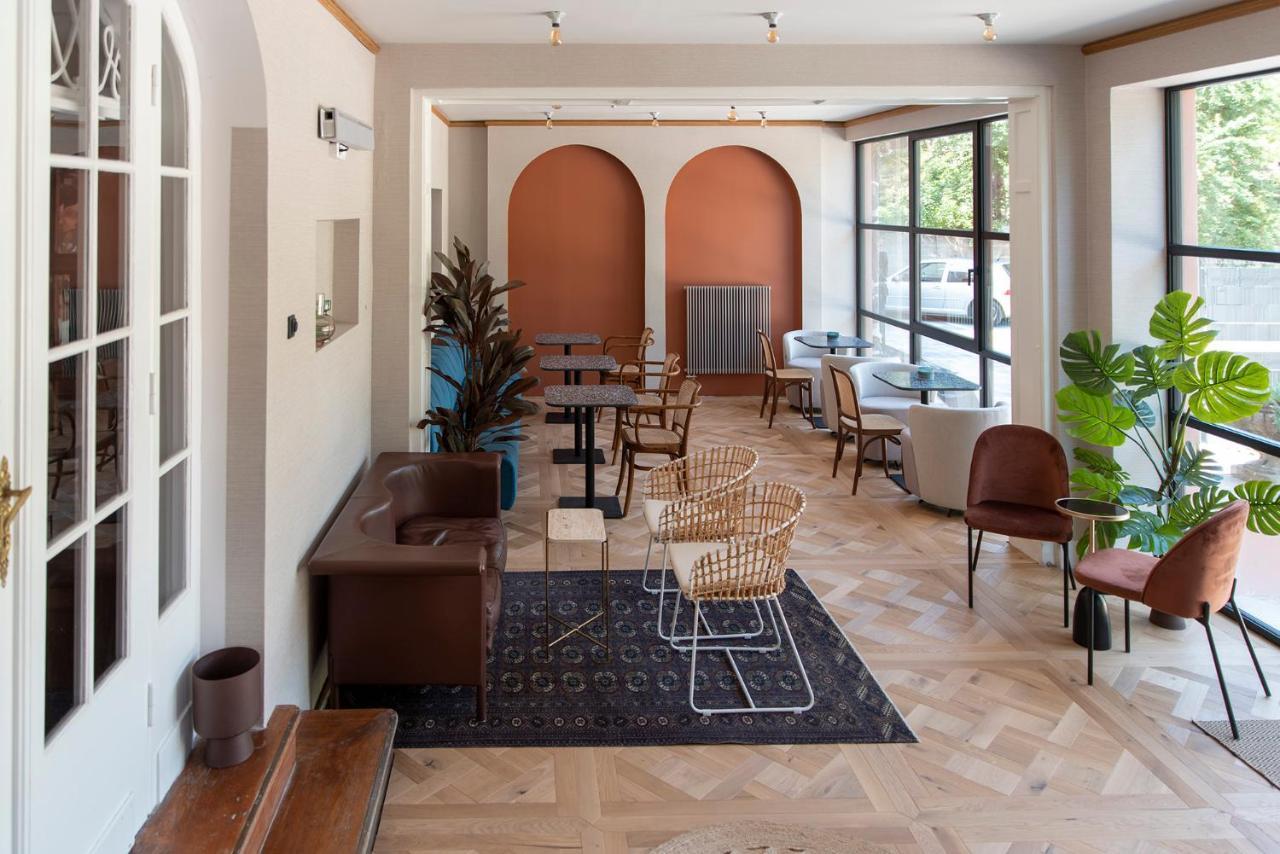 Nest Hotel Дьор Екстериор снимка