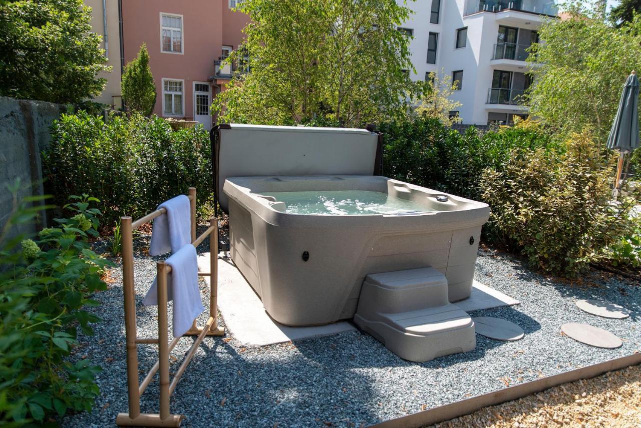 Nest Hotel Дьор Екстериор снимка