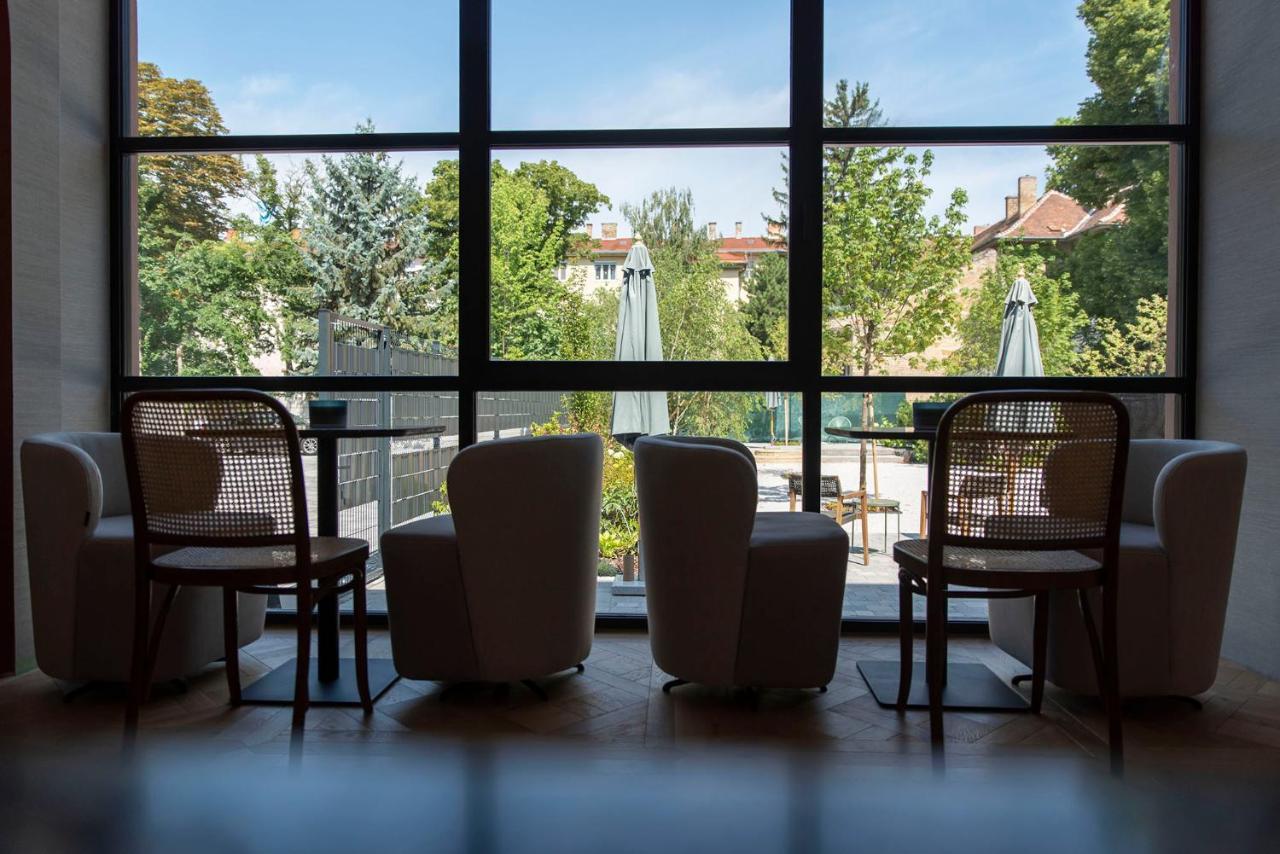 Nest Hotel Дьор Екстериор снимка