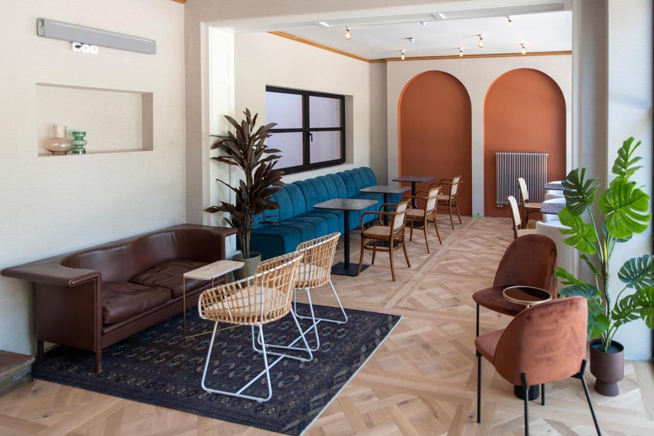 Nest Hotel Дьор Екстериор снимка