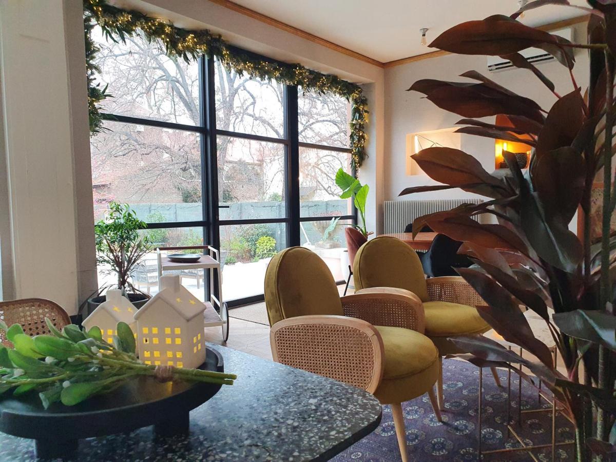 Nest Hotel Дьор Екстериор снимка
