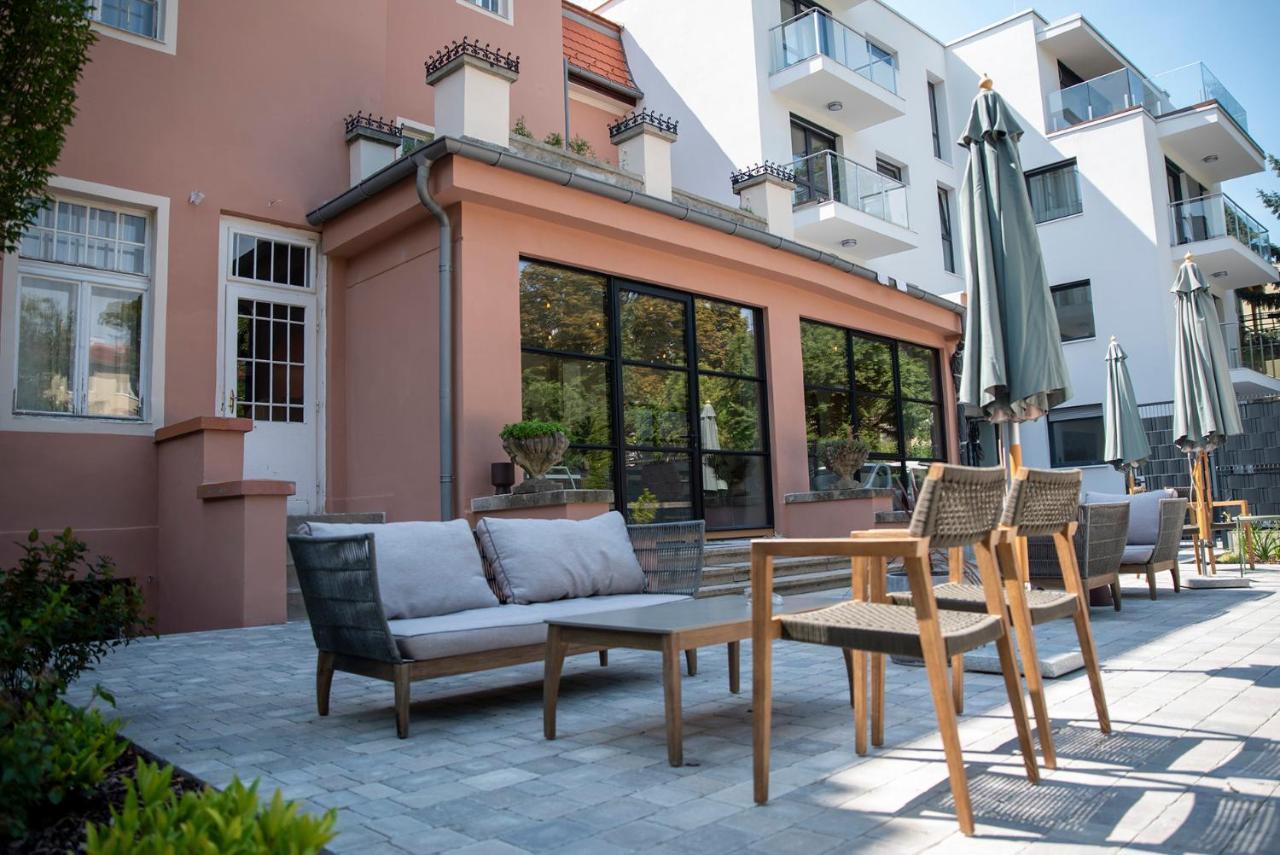 Nest Hotel Дьор Екстериор снимка