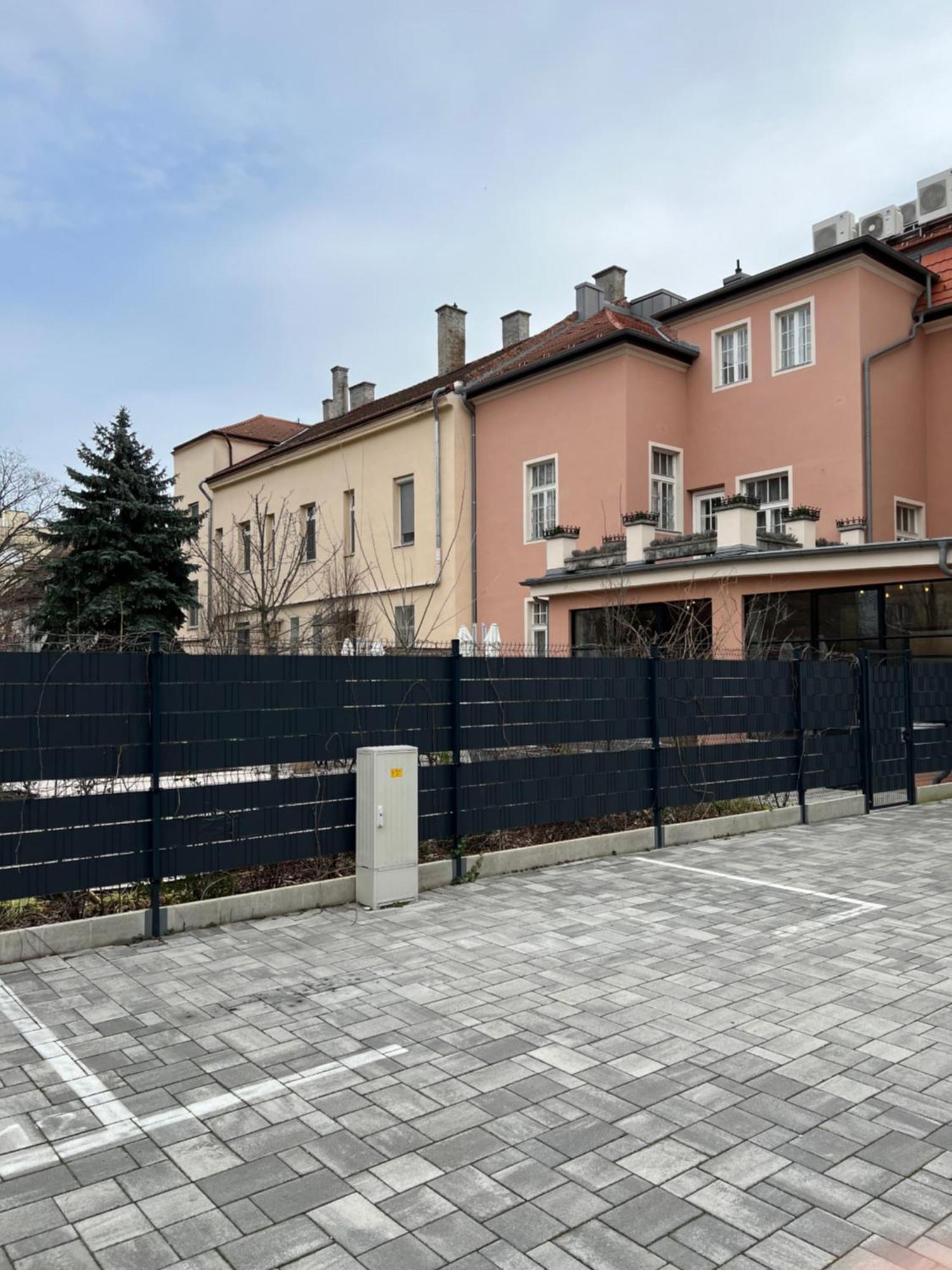 Nest Hotel Дьор Екстериор снимка